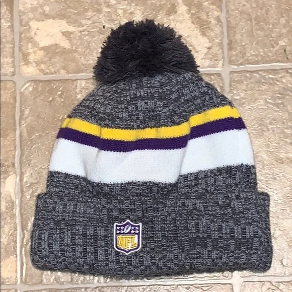 New Era Minnesota Vikings Knit Beanie with Pom and Logo - Picture 2 of 5